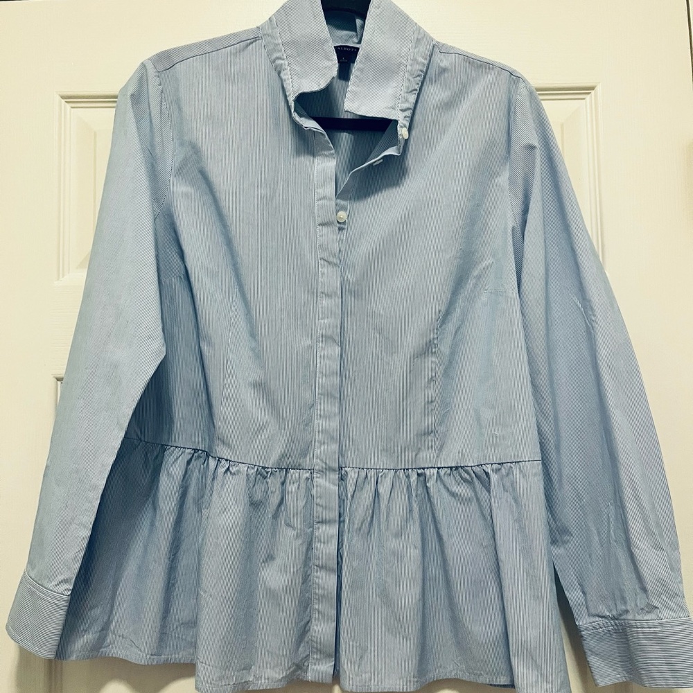 Talbots white and blue pin, striped button down long tunic 💙🤍
